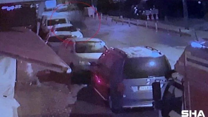 Eyüpsultan'da elektrik hattındaki patlamada demir kapak metrelerce havaya uçtu