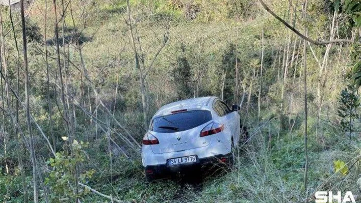 Fren yerine gaza bastı, 15 metreden ağaçlık alana uçtu