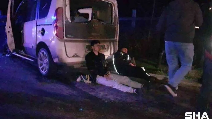 Hafif ticari araç ile otomobil çarpıştı: 7 yaralı