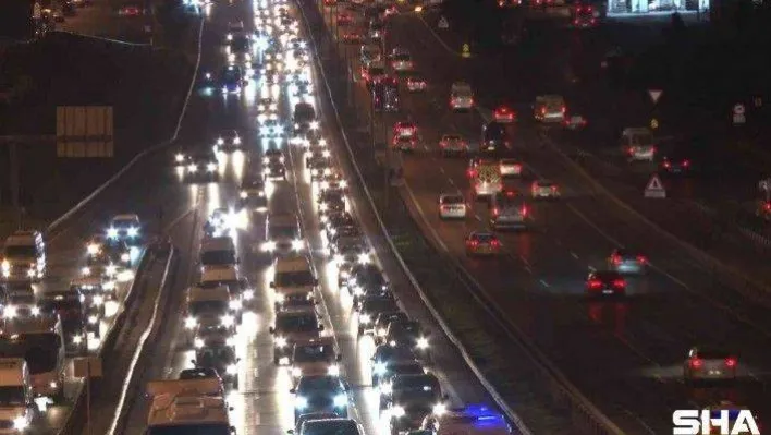 İstanbul'da haftanın ilk gününde trafik yüzde 50'ye ulaştı