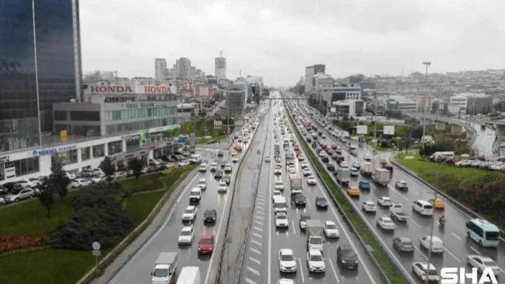 İstanbul'da son iş gününde trafik yüzde 70'i vurdu