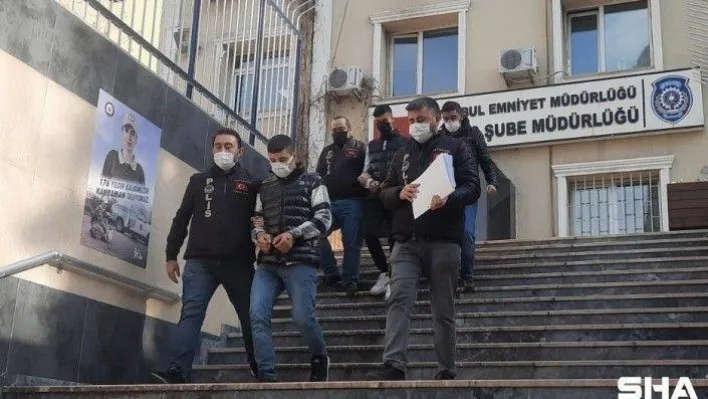 Kadıköy'de 23 yaşındaki genç yan baktın kavgasında bıçaklanarak öldürüldü