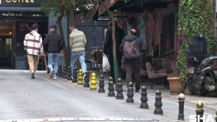 Kadıköy'de 'Ben Superman'im' diyen adam kafedeki masanın üzerine uçtu