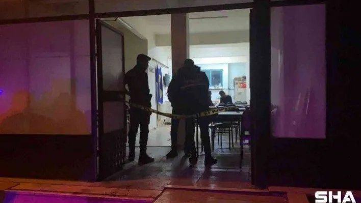 Kahvehanede tartışıp birbirlerine kurşun yağdırdılar: 1'i ağır 2 yaralı