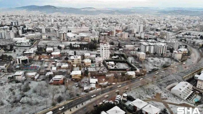 Kar yağışıyla beraber İstanbul'un Anadolu yakası beyaza büründü