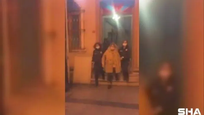 Karaköy Yeraltı Çarşısı'nda Türk bayrağına saldıran şahıslar yakalandı