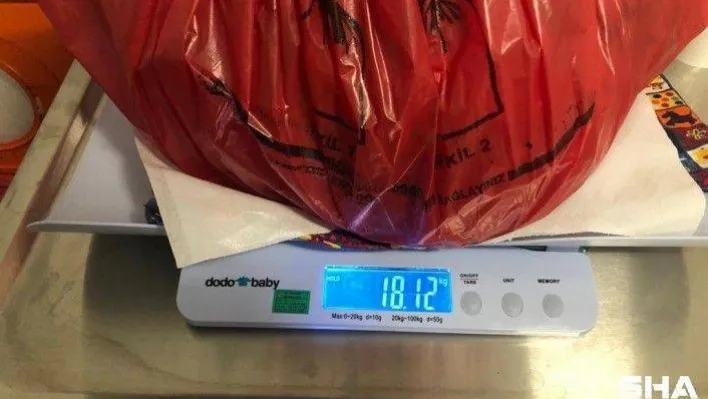 Karın şişliği sandı, 18 kiloluk kitle çıktı
