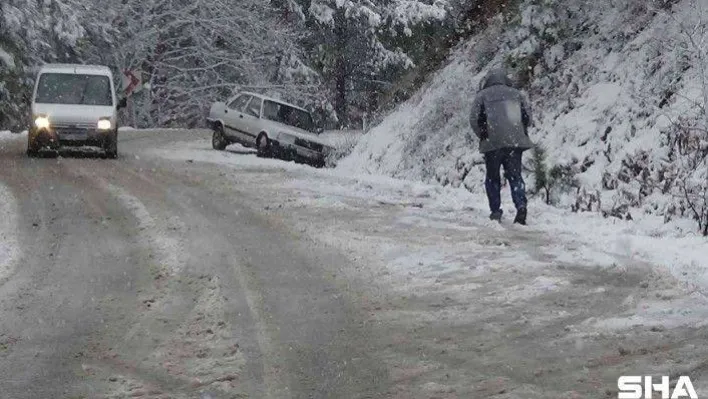 Kazdağları'nda kar kalınlığı 20 santimetreyi aştı, sürücüler zor anlar yaşadı