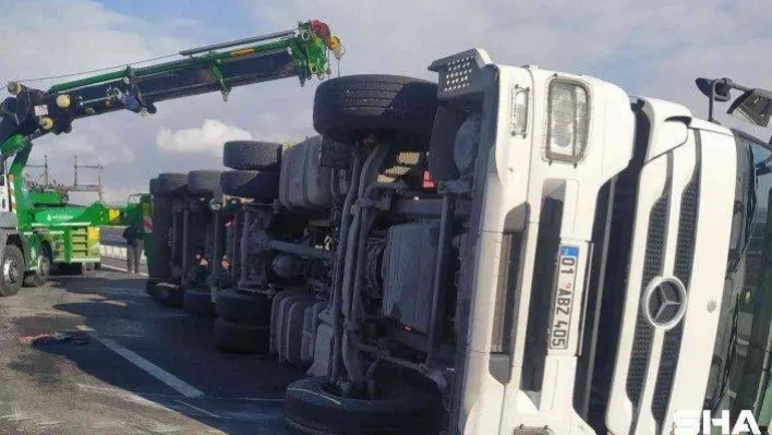 Kimyasal madde taşıyan tanker devrildi: 1 yaralı