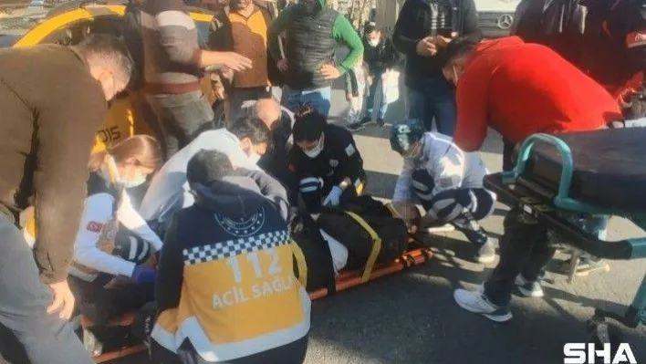 Kırmızı ışık ihlali yapan taksi ile ters yöne giren motosiklet çarpıştı: 1 yaralı