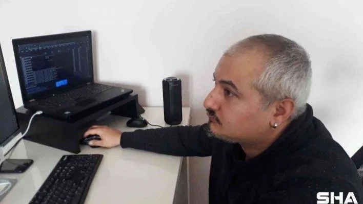 Komşunun kapısının önüne kimyasal ve çiğ yumurta attı