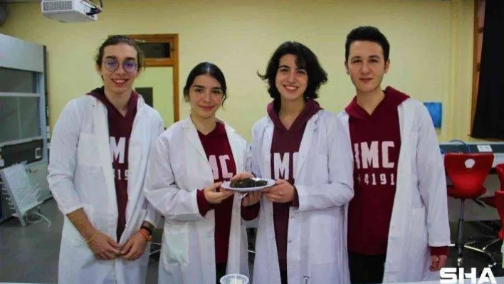 Lise öğrencileri yemek artıklarıyla tatlı su kaynaklarını temizliyor