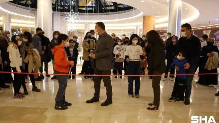 Minik öğrenciler sokakta yaşayan hayvanları fotoğraflarla anlattı