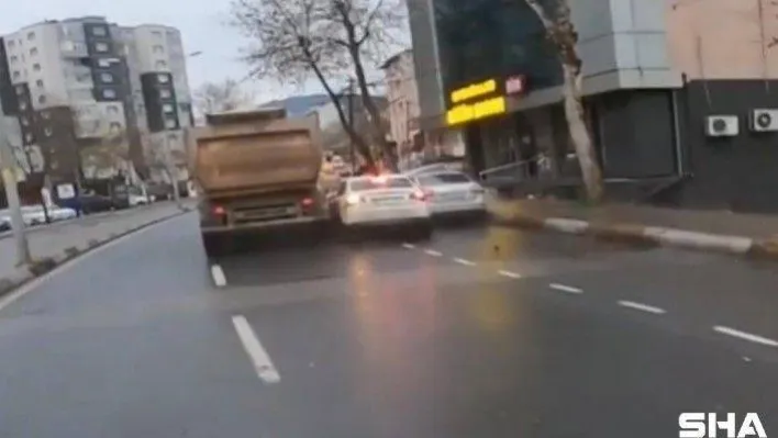 Motosiklet sürücüsü uyardı, saniyeler sonra kaza oldu