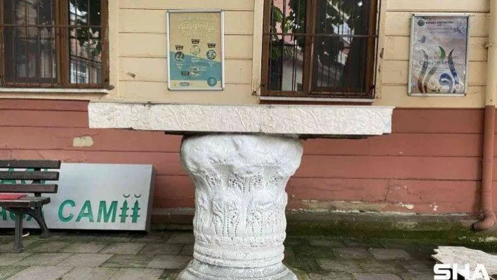 Musalla taşı, tarihi manastıra ait sütun başlığı çıktı