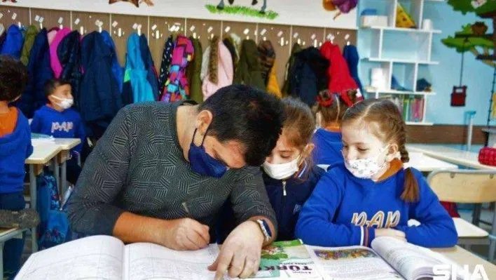 Öğretmen masasını ortadan kaldırdı: &quotÖğrencilerle aramda duvar gibiydi&quot