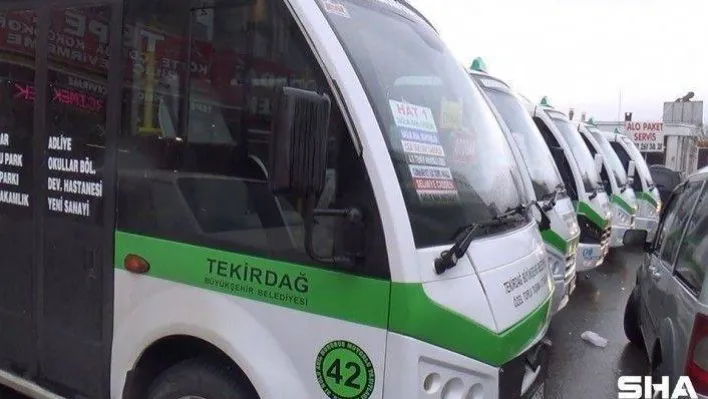 Onlarca minibüsü belediyenin kapısına terk ettiler