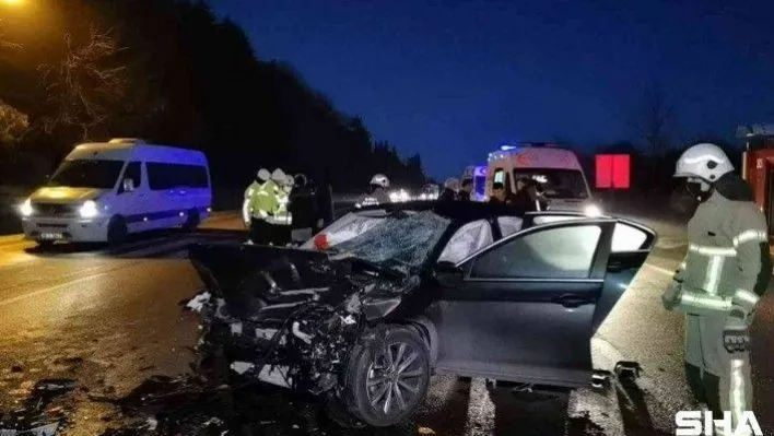 Otomobil ile kamyon çarpıştı: 1'i ağır 7 kişi yaralandı