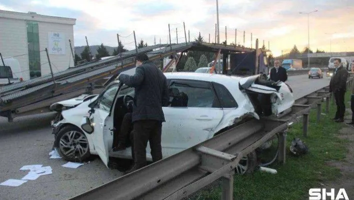 Otomobil ve hafif ticari araç çarpıştı: 2 yaralı