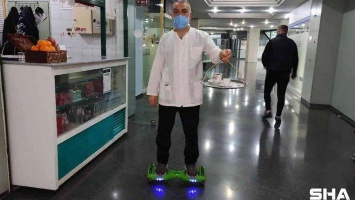 (Özel) Çayları uçarak servis ediyor