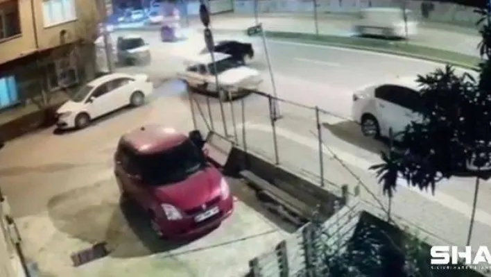 Park halindeki otomobile arkadan çarptı, neye uğradığını şaşırdı