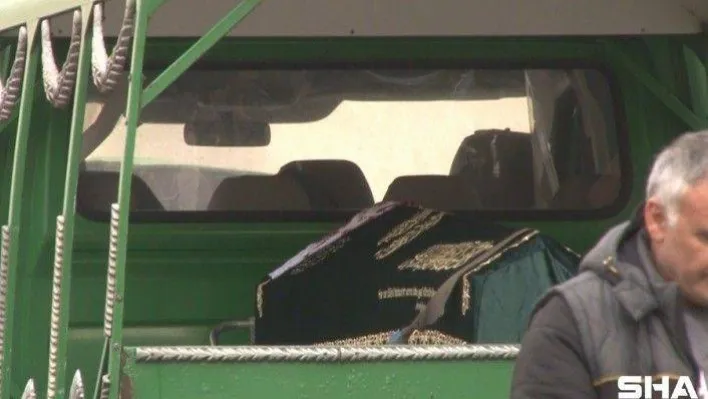 Pendik'te babası tarafından boğazı kesilerek öldürülen kızın cenazesi gasilhaneye getirildi