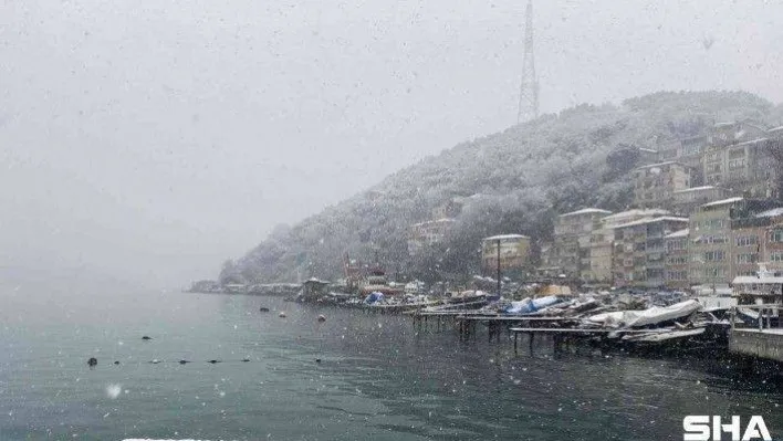Sarıyer'de kar yağışı ortaya kartpostallık görüntüler çıkardı