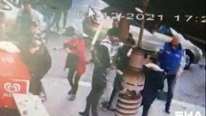 Satır ve döner bıçağıyla saldırı anı kamerada: 1 ağır yaralı