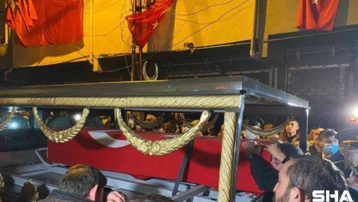 Şehit İdris Aksöz'ün cenazesi helallik için baba ocağına getirildi