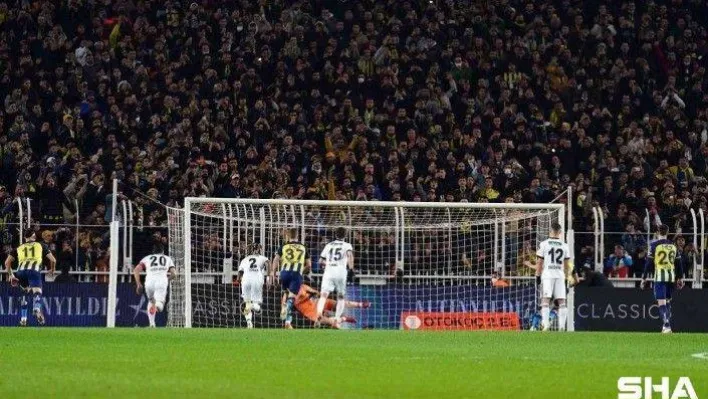 Spor Toto Süper Lig: Fenerbahçe: 2 - Beşiktaş: 1 (İlk yarı)