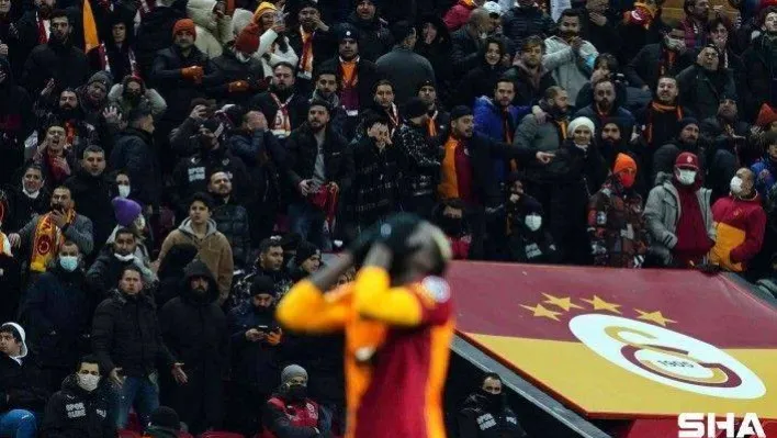 Spor Toto Süper Lig: Galatasaray: 0 - Medipol Başakşehir: 1 (İlk yarı)