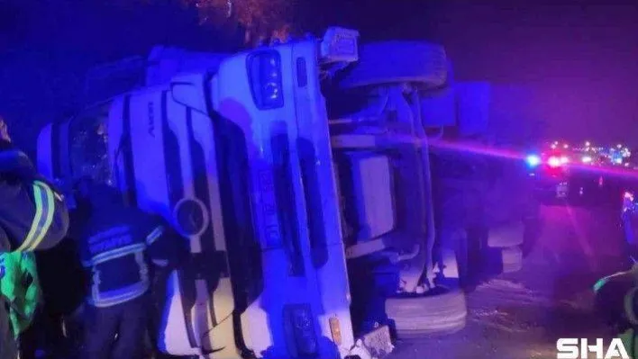 Takla atan tırda sıkışan sürücüyü itfaiye kurtardı