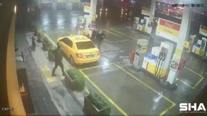 Taksi ücretini ödemedikleri yaşlı şoföre böyle saldırdılar