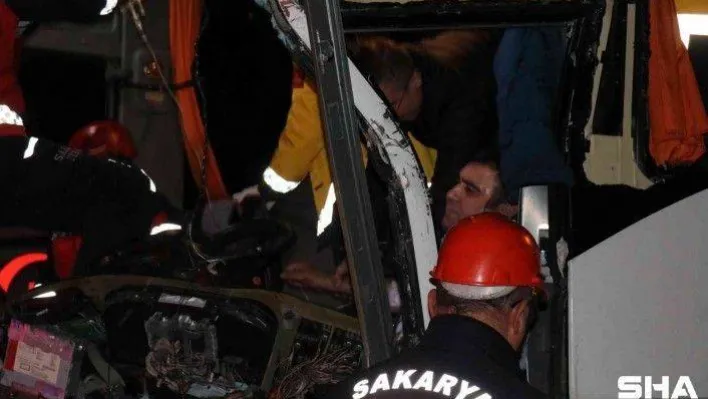 TEM'de otobüs, tır ve otomobilin karıştığı kazada ortalık savaş alanına döndü: 2'si ağır 20 yaralı