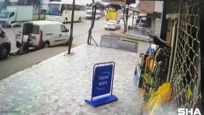 Terlikle kullandığı servisin frenine basamayınca dehşet saçtı