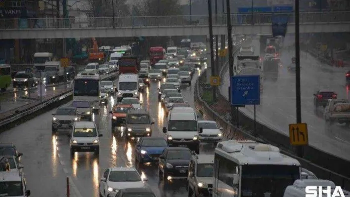 Tır sıkıştı, Kocaeli trafiği alt üst oldu