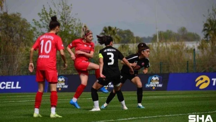 Turkcell Kadın Futbol Süper Ligi'nde heyecan derbi ile başlıyor