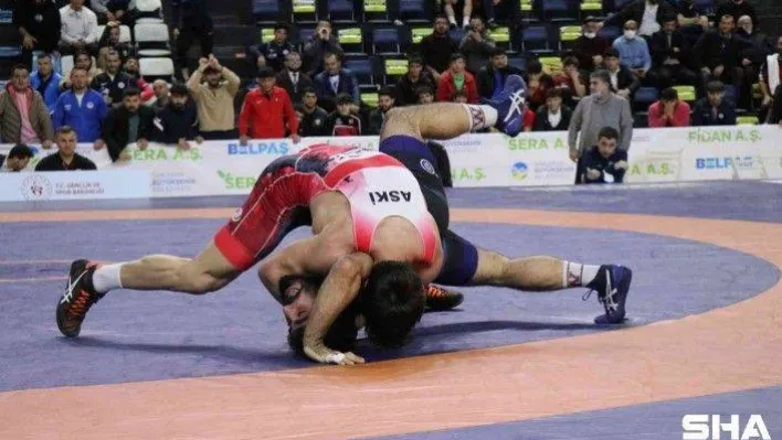 Türkiye Güreş Şampiyonası ikinci gün heyecanıyla devam ediyor