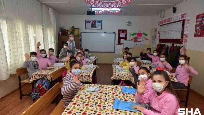 Tuzla'da 2. sınıf öğrencilerinin yazdığı koronavirüsle ilgili hikaye kitap oluyor