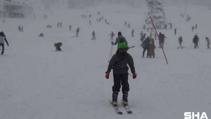 Uludağ'da sezonun ilk hafta sonunda yoğunluk yaşanıyor