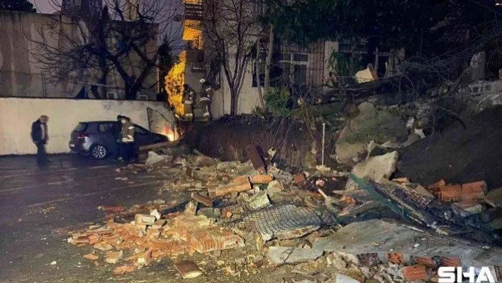 Üsküdar'da istinat duvarı çöktü, 4 otomobil zarar gördü