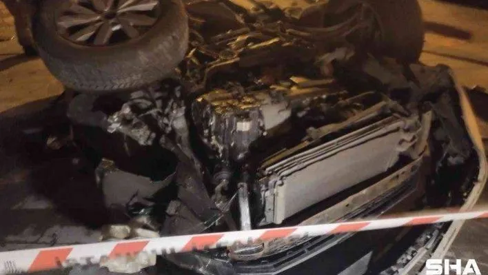 Üsküdar'da lüks araçla takla attı, hiçbir şey olmamış gibi canlı yayına devam etti