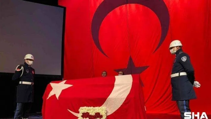 Usta oyuncu Sezai Aydın için Musahipzade Celal Sahnesi'nde tören düzenlendi