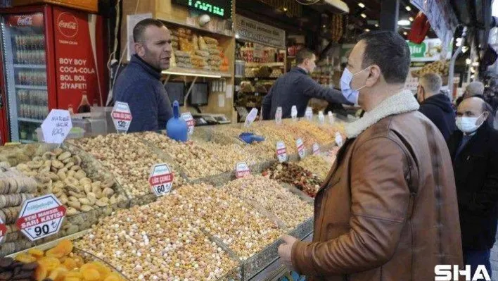 Yeni yılı evlerinde karşılayacakların kuruyemiş alışverişi başladı