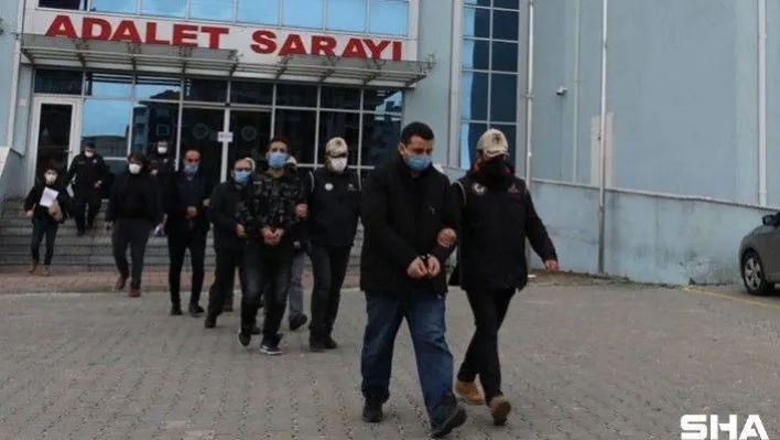 Yurtdışına kaçmaya çalışan FETÖ üyeleri saklandıkları evde yakalandı