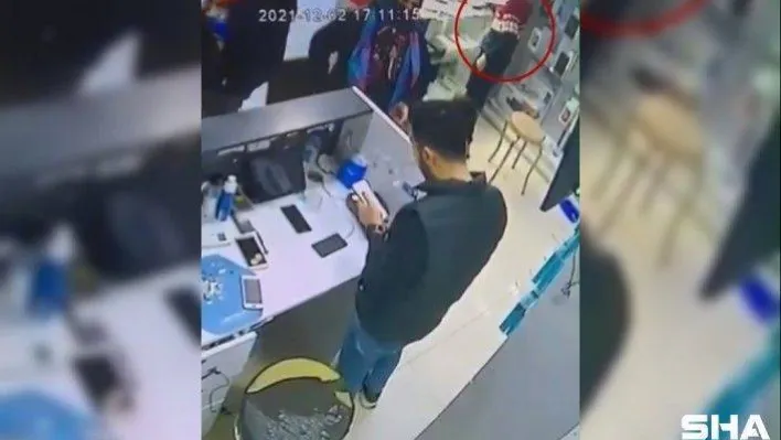 Zeytinburnu'nda çocuk hırsız 23 bin liralık cep telefonunu böyle çaldı