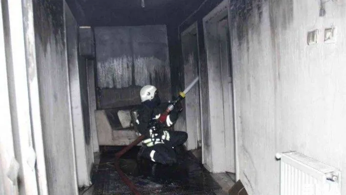 20 gün önce komşusunu öldürmüştü, evi kundaklandı