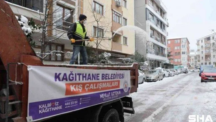 Ana cadde ve ara sokaklar kardan temizlendi