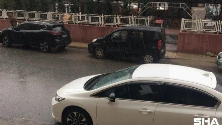 Aniden bastıran dolu yağışı vatandaşlara zor anlar yaşattı