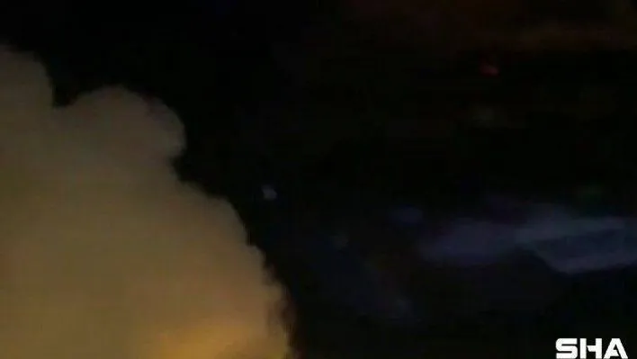 Arnavutköy'de yolda kalan İETT otobüsünden dumanlar yükseldi